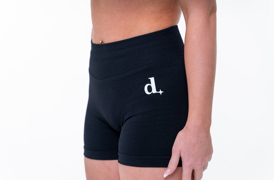 BLACK OG SCRUNCH SHORTS